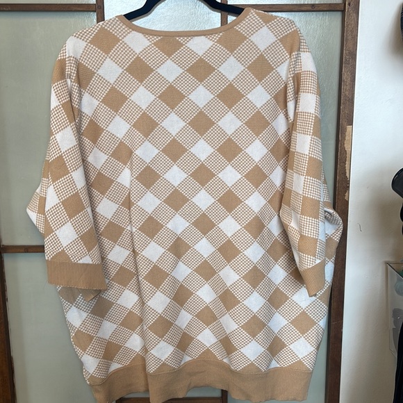 A LOVE STORY Checkered Sweater - Picture 2 of 4